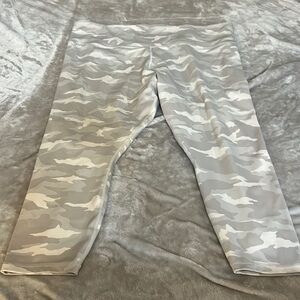 Athleta elation camo 7/8 tight